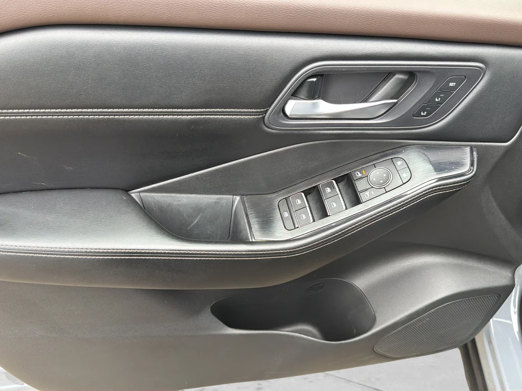 Used 2023 Gray Nissan SL image 27