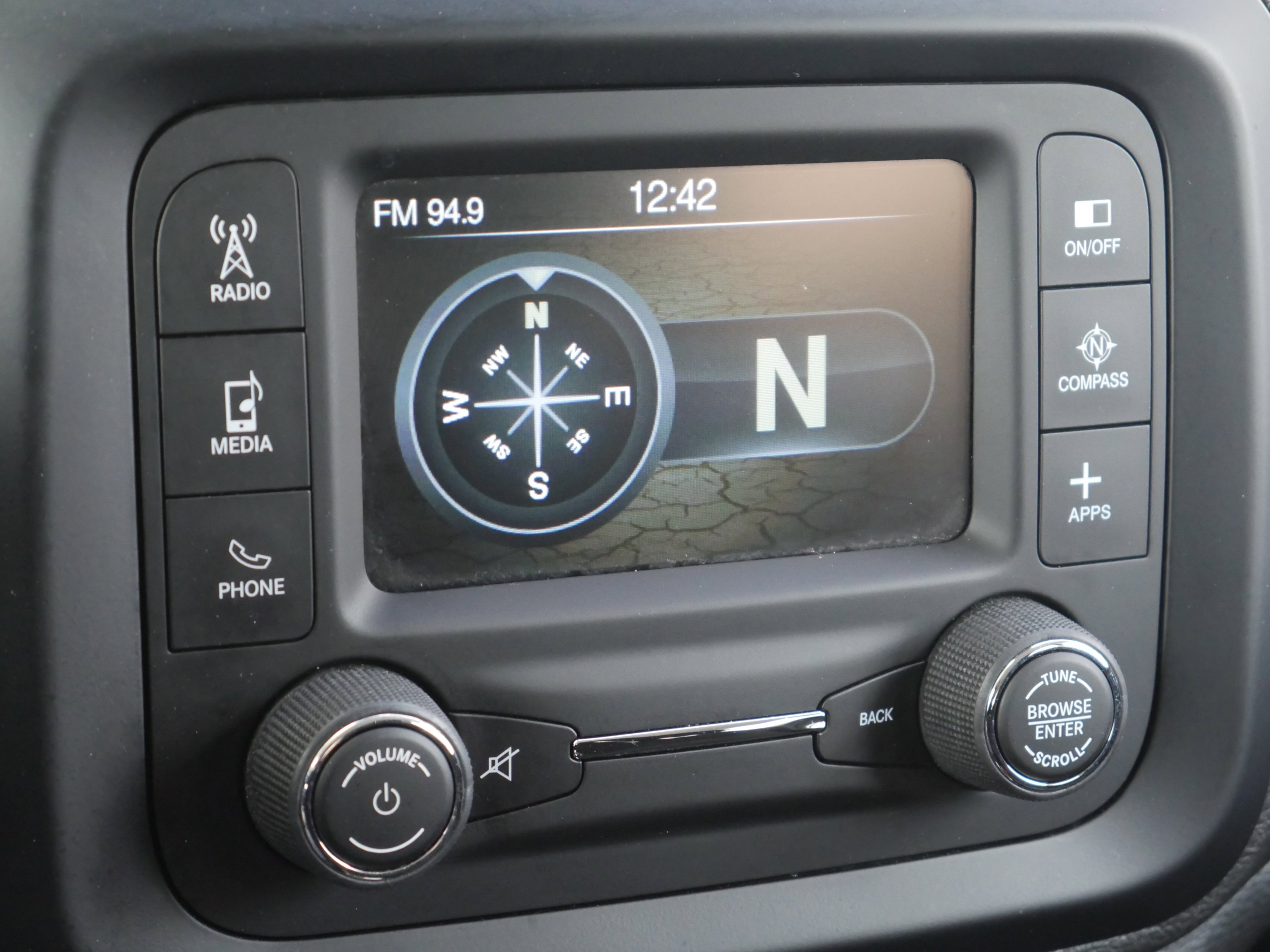 Used 2017 Alpine White Jeep Latitude image 11