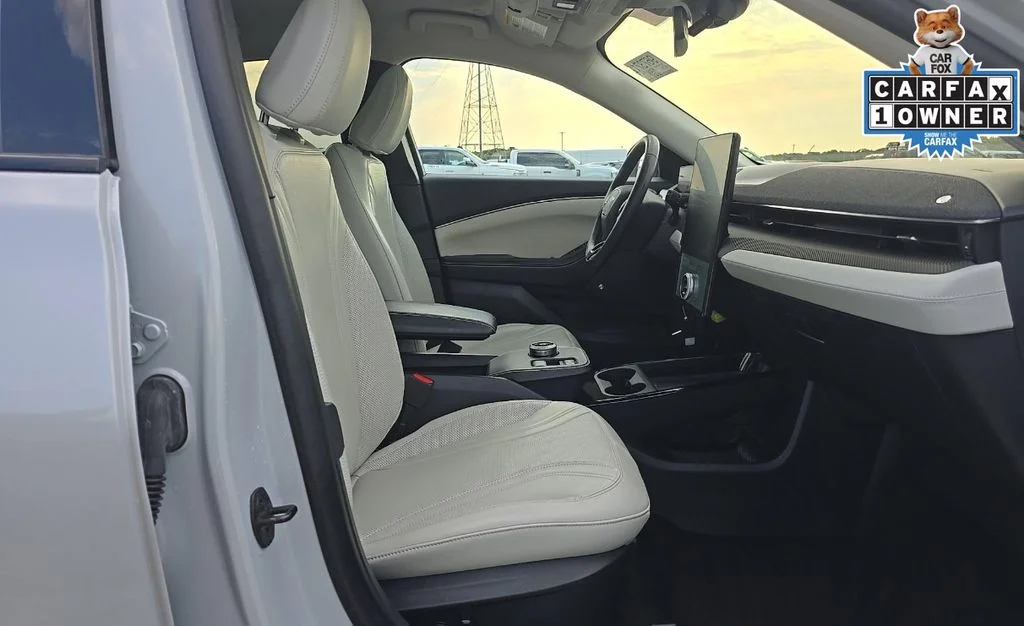Used 2023 White Metallic Ford Premium image 7