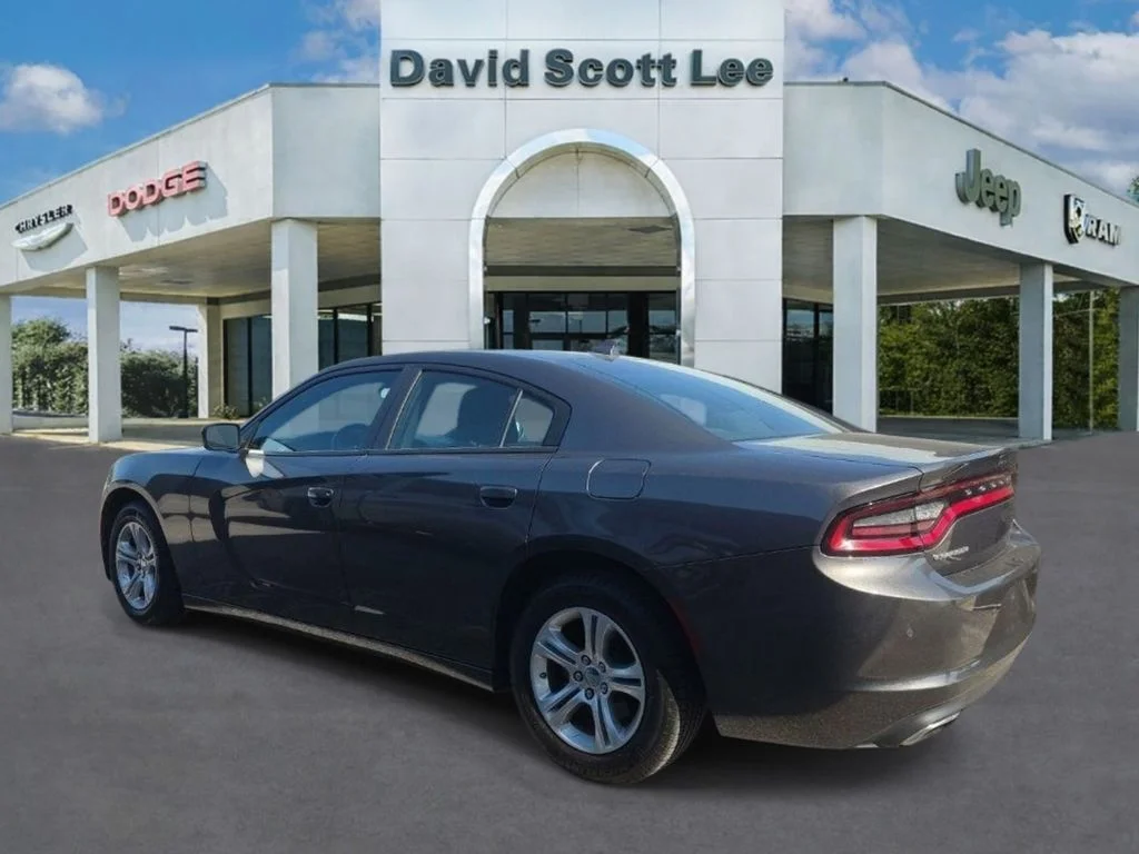 Used 2023 Gray Dodge SXT image 3