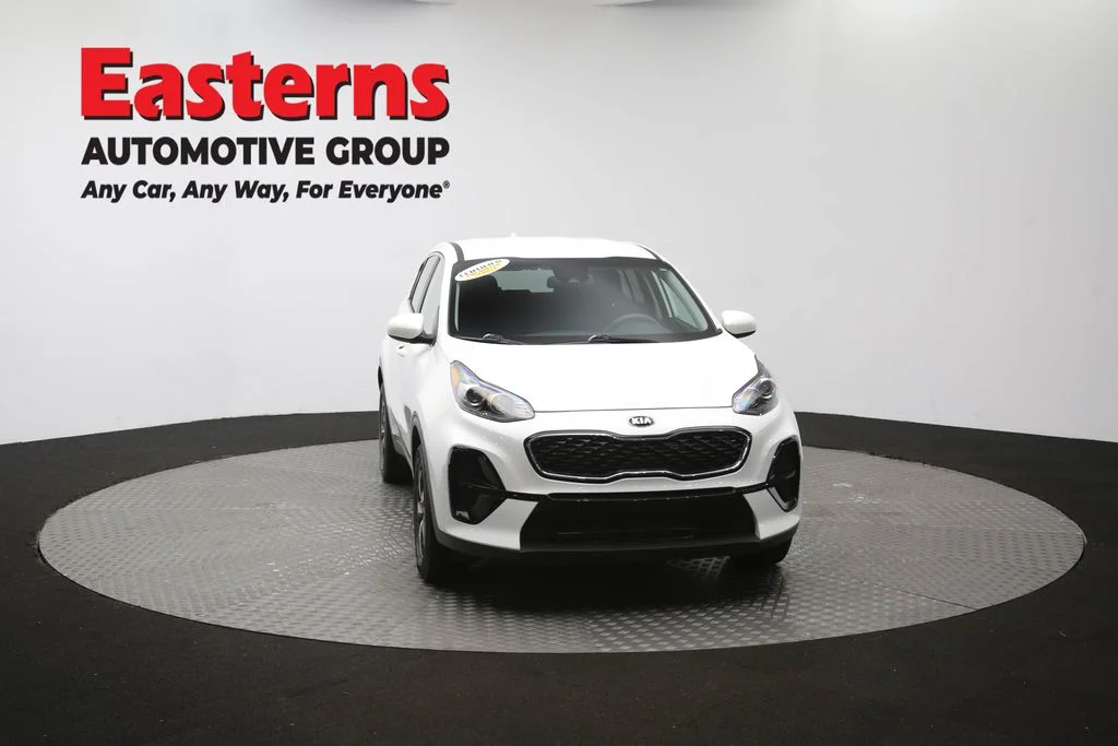 Used 2022 White Kia LX image 45