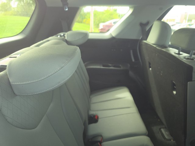 Used 2022 White Hyundai SEL image 6