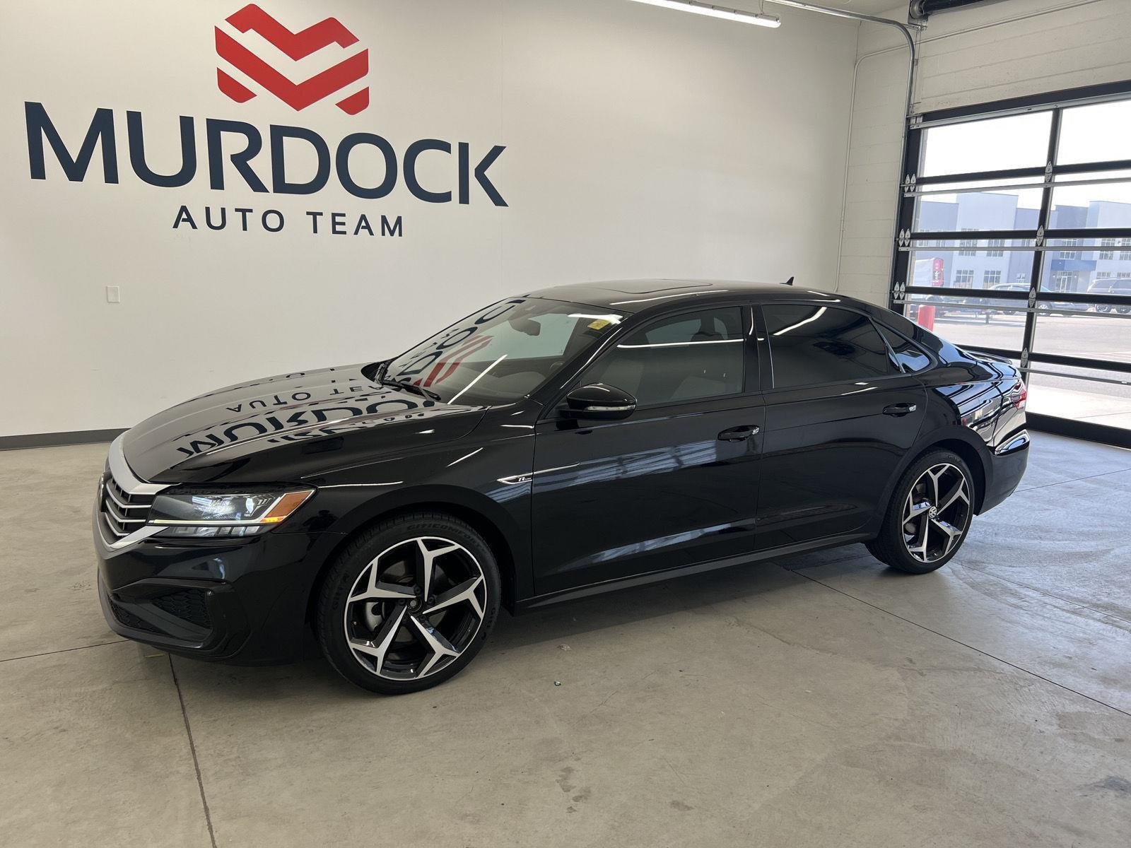 2021 Volkswagen Passat 2.0T R-Line Auto's photo