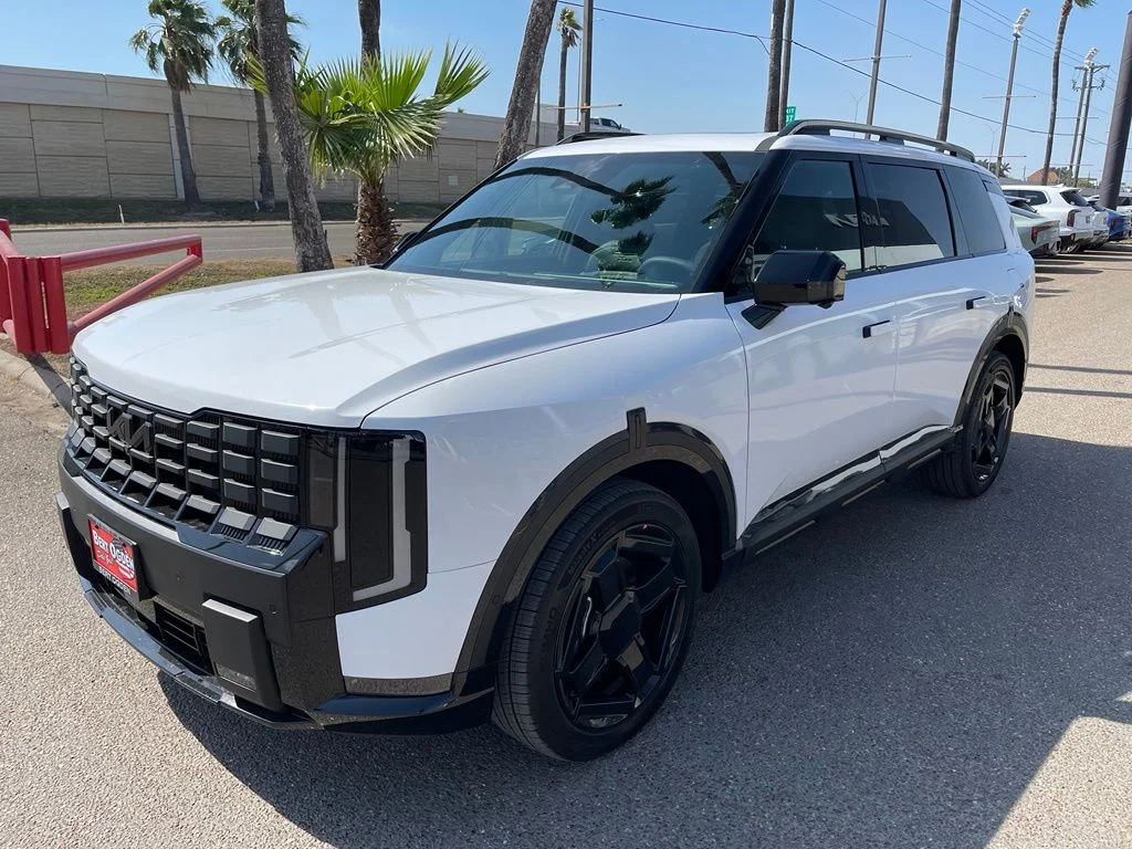 New 2027 White Kia  image 3