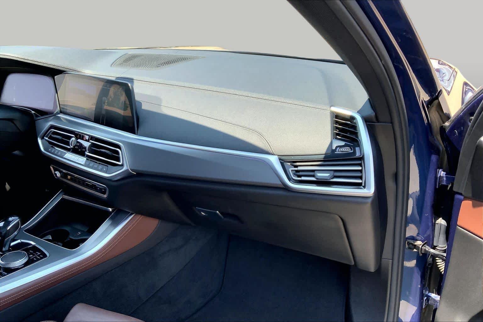 Used 2019 Phytonic Blue Metallic BMW xDrive40i image 16