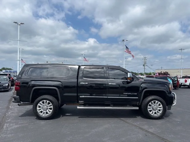 Used 2016 Onyx Black GMC Denali image 6