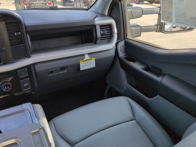2025 Ford F-350 Super Duty Chassis Cab XL - Photo 16