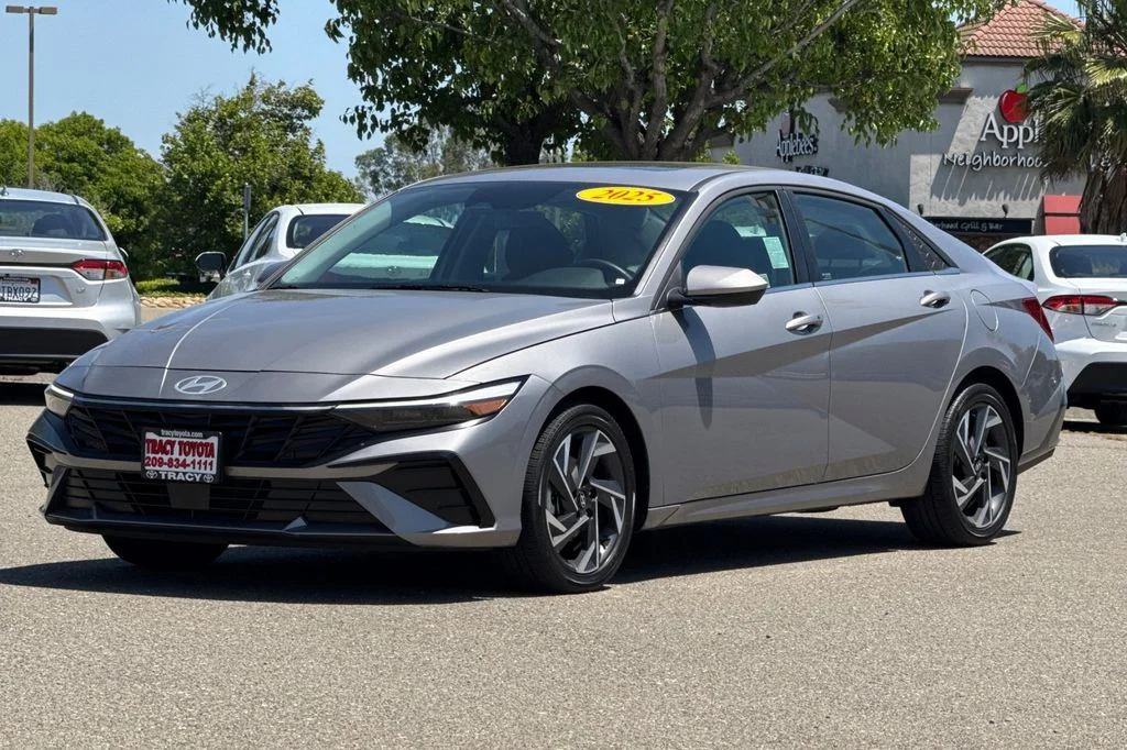 2025 Hyundai Elantra SEL - Photo 11