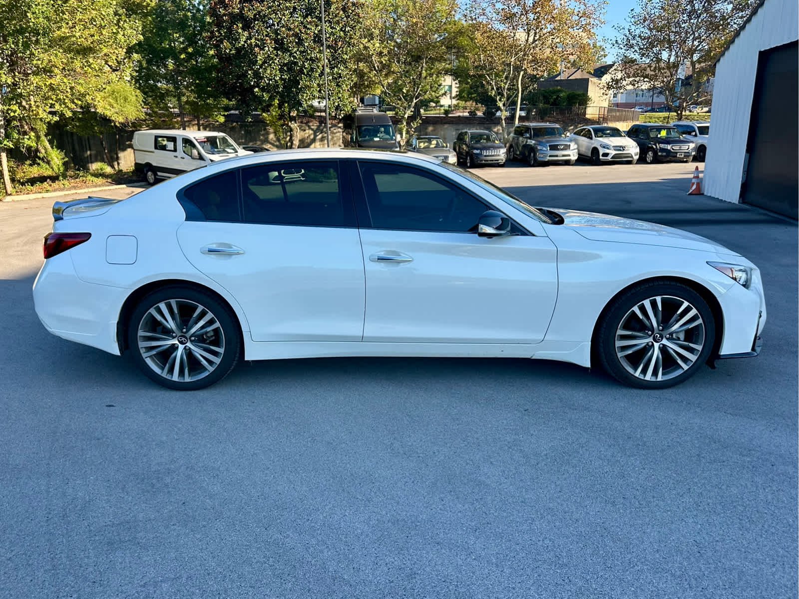 Used 2023 Majestic White INFINITI SENSORY image 4