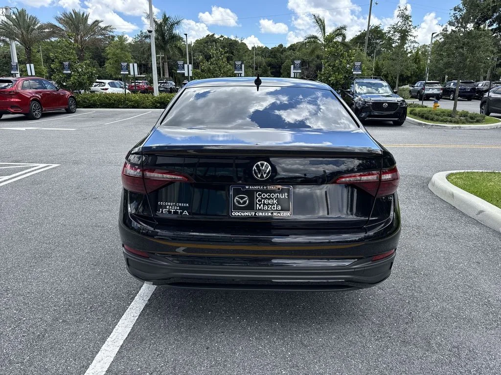 3VWCM7BU1NM001072