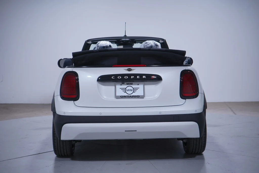 Used 2026 White Metallic MINI Iconic image 9