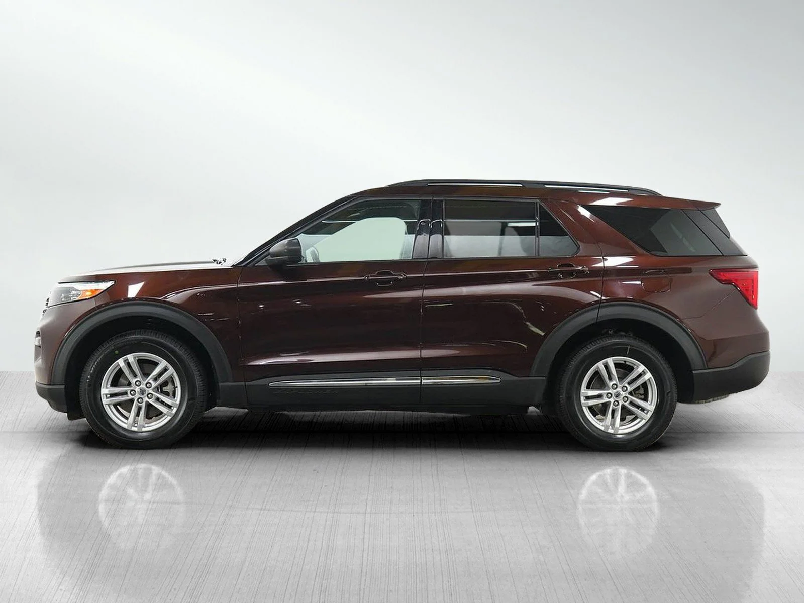 Used 2020 Ford Explorer XLT with VIN 1FMSK8DH1LGB53527 for sale in Wayzata, Minnesota