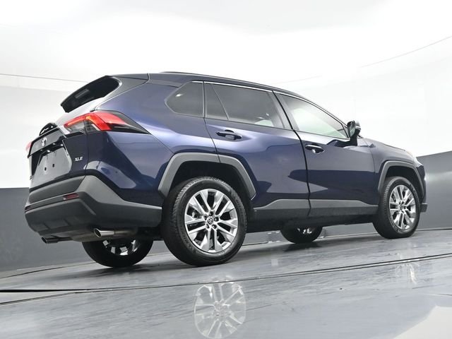 Used 2024  Toyota XLE Premium image 33