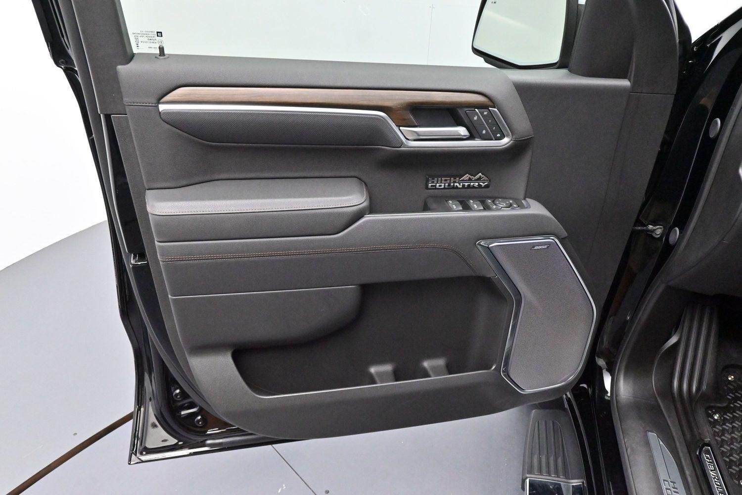 Used 2025 Black Chevrolet High Country image 9