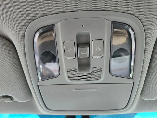 Used 2018 White Kia EX image 28