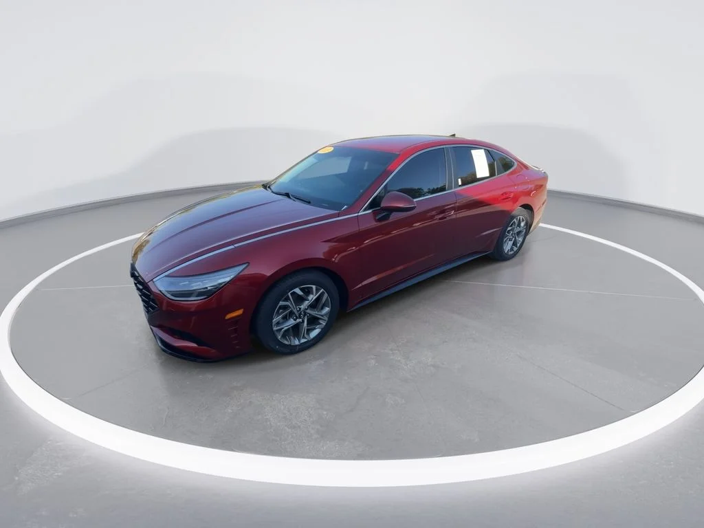 Used 2023 Red Hyundai SEL image 4