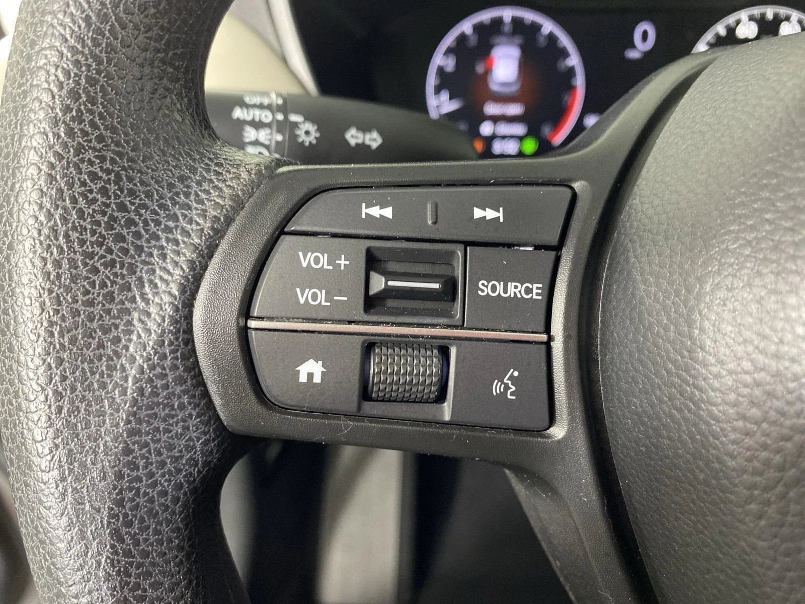 Used 2024 Lunar Silver Metallic Honda LX image 14