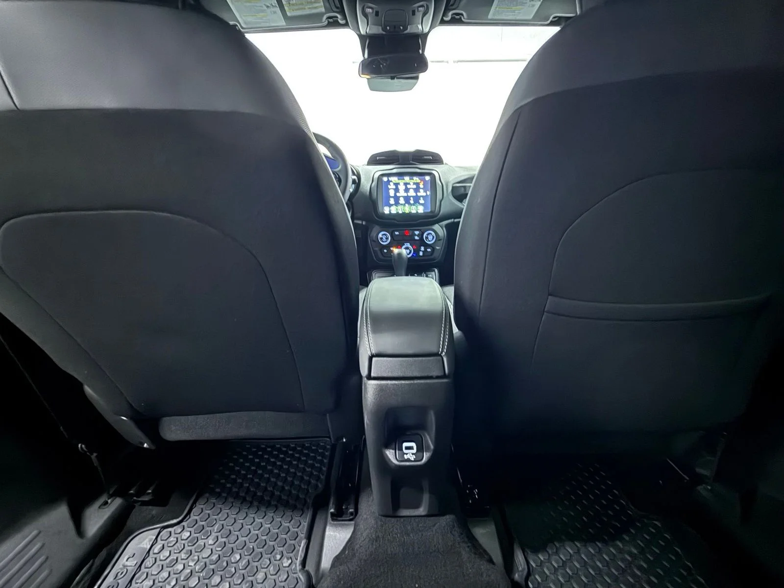 Used 2022  Jeep Altitude image 16