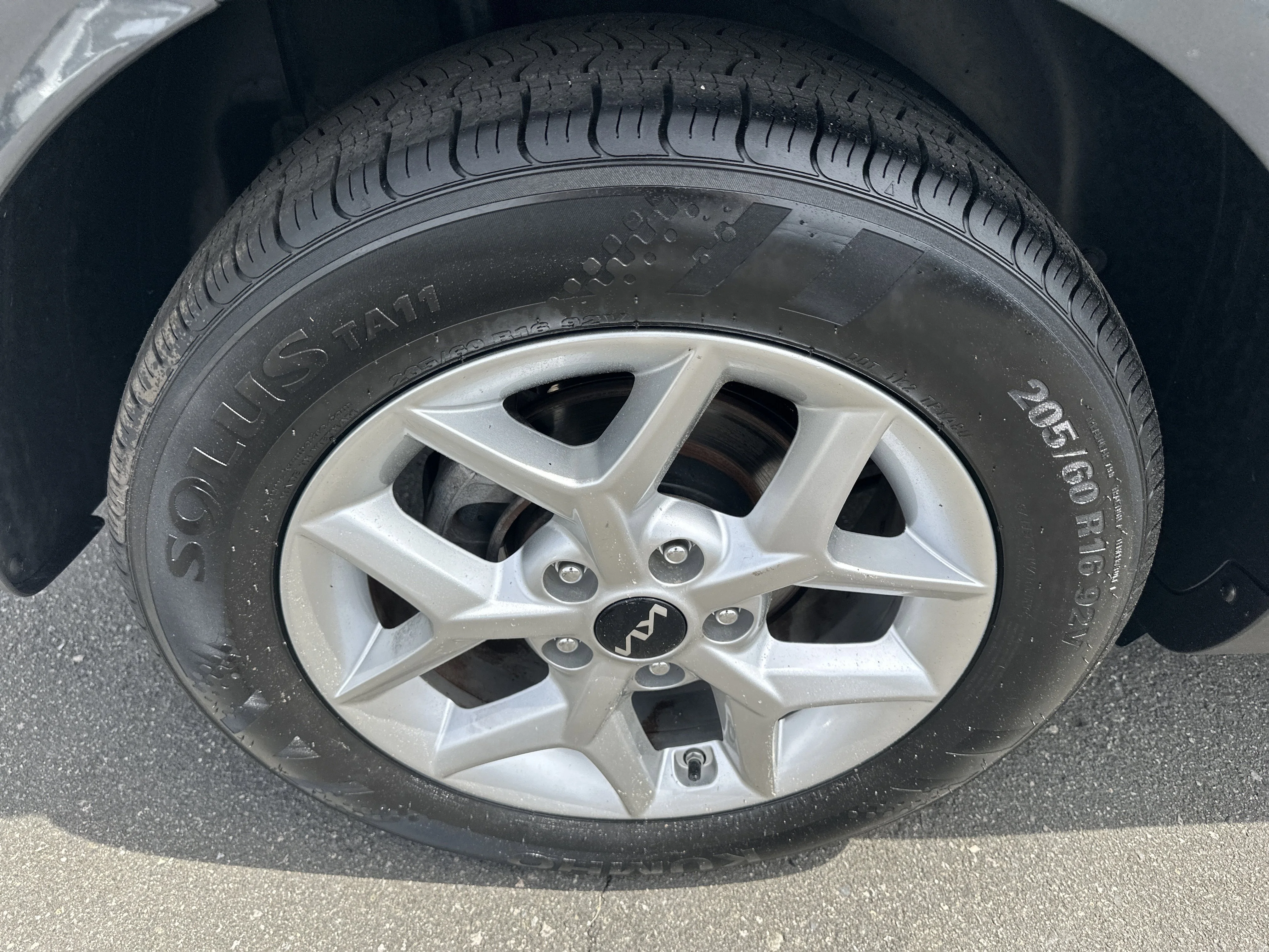 Used 2022 Gravity Gray Kia LX image 27