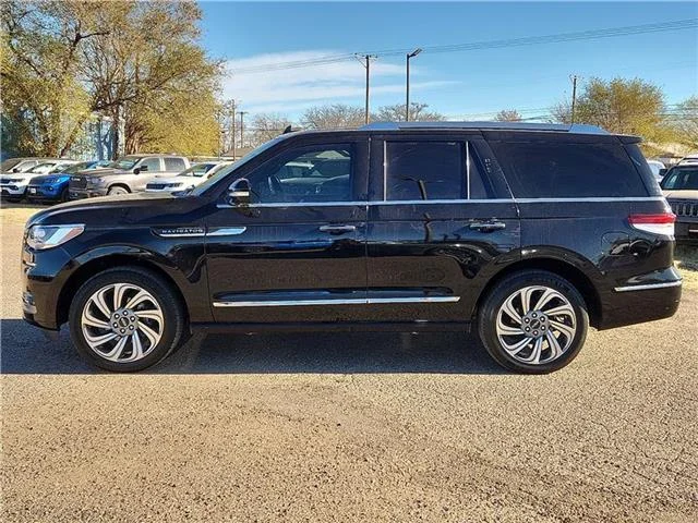 Used 2024 Infinite Black Metallic Clearcoat Lincoln Reserve 4x4 image 2