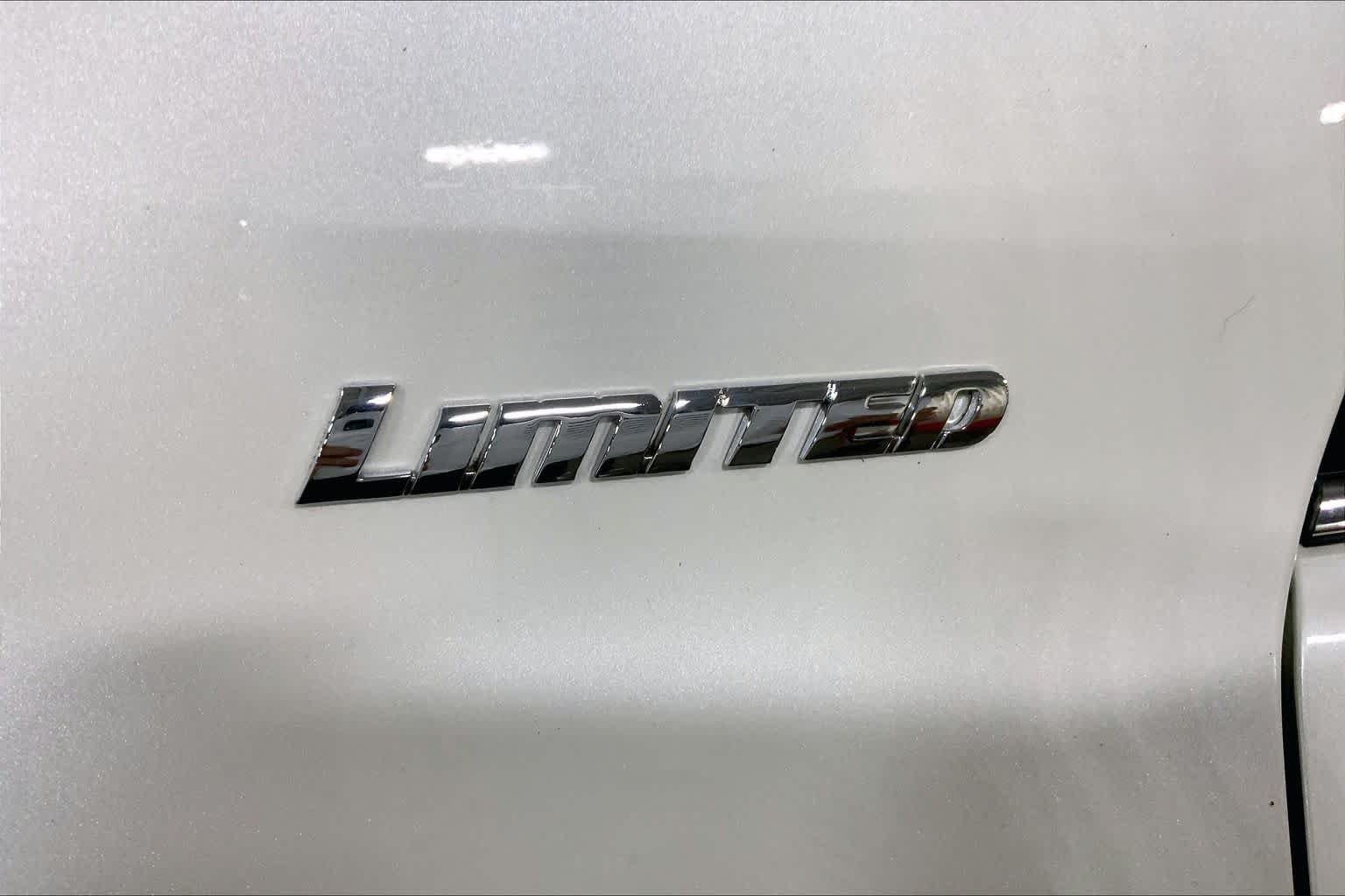 Used 2022 Blizzard Pearl Toyota Limited image 10