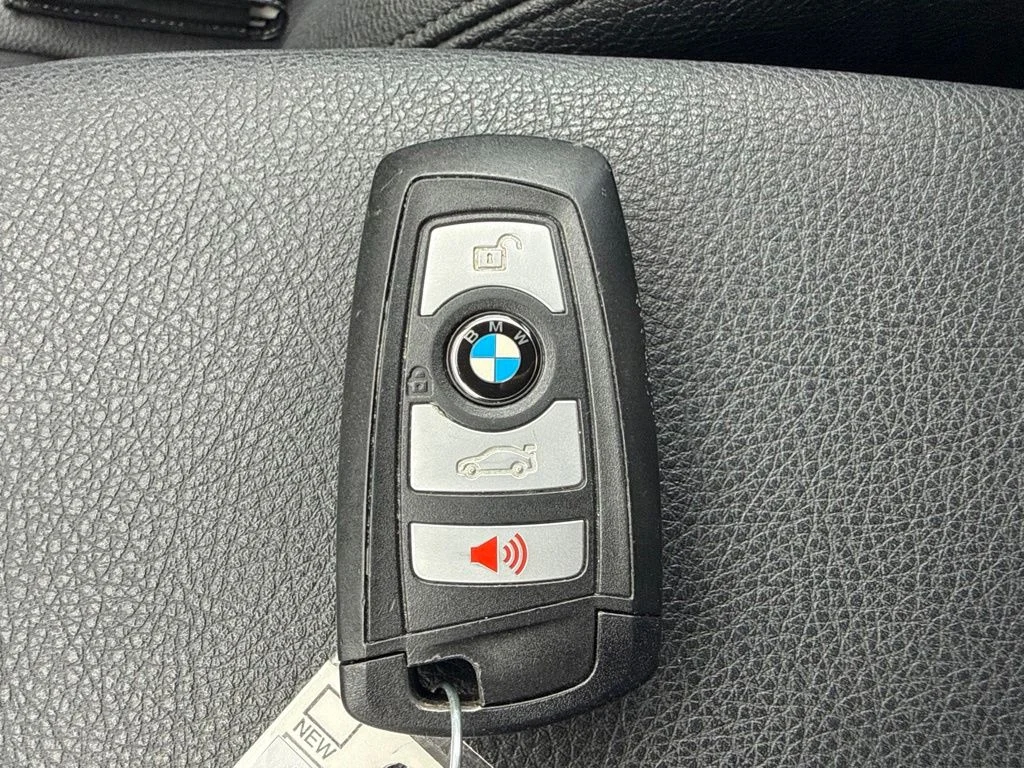 Used 2018 Black BMW 320i xDrive image 21