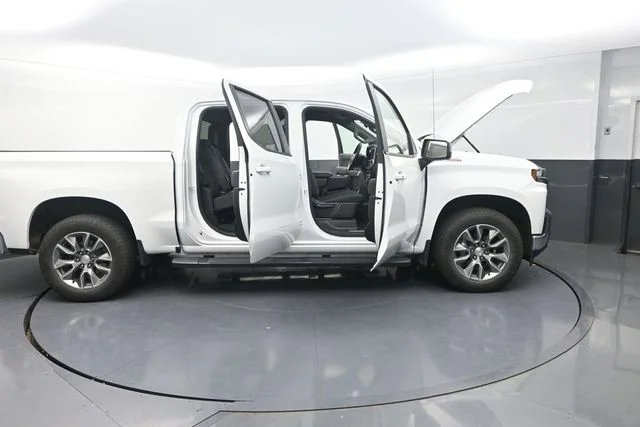 Used 2022 White Chevrolet LT image 46