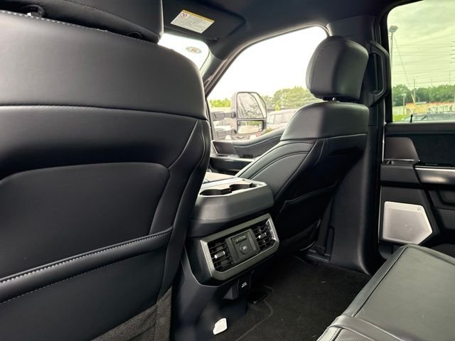 2026 Ford F-250 Super Duty Platinum - Photo 17