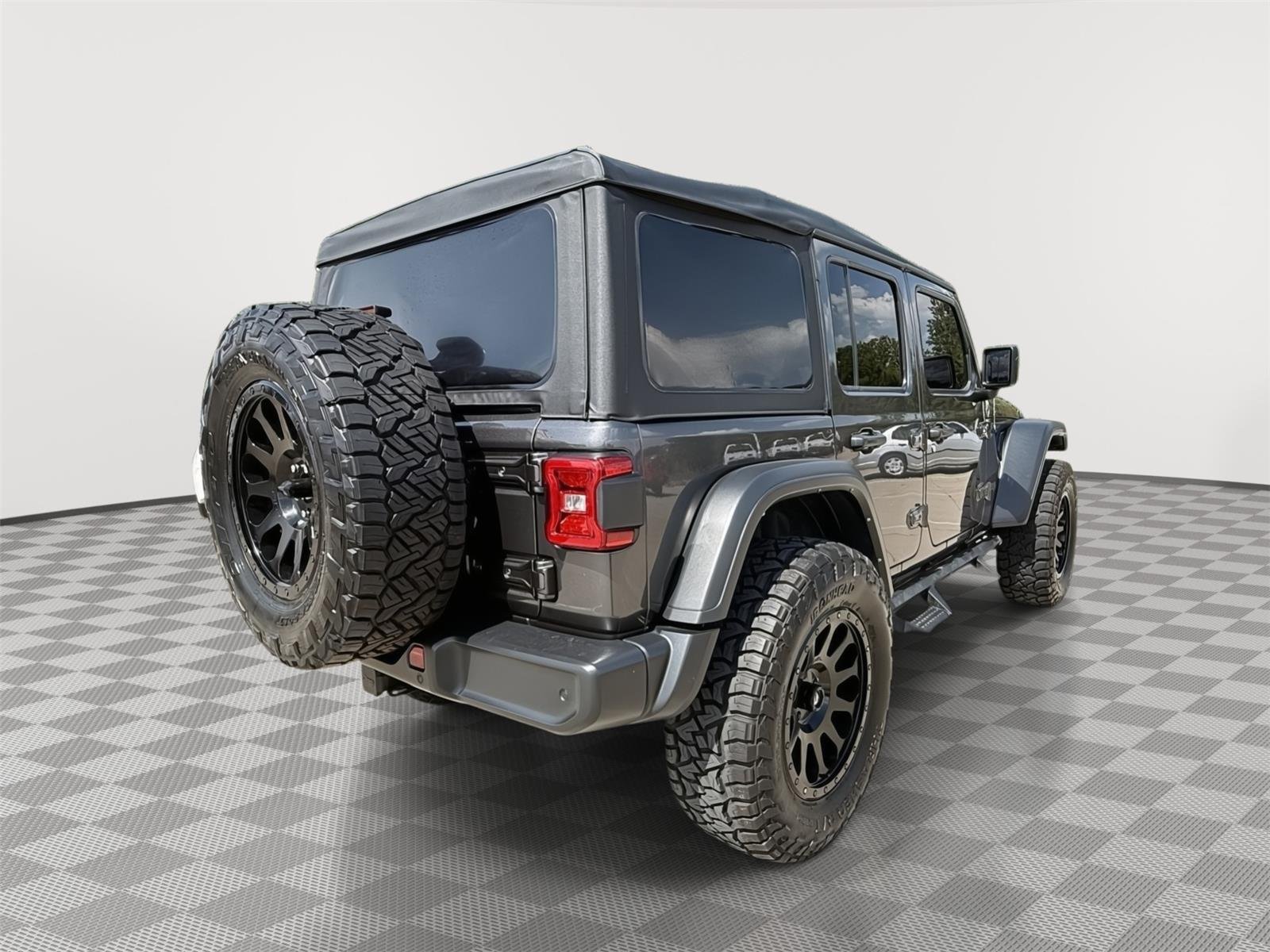 Used 2022 Granite Crystal Metallic Clearcoat Jeep Unlimited Rubicon image 7