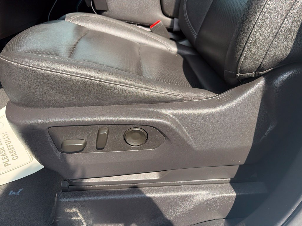 Used 2025 Summit White GMC SLT image 17