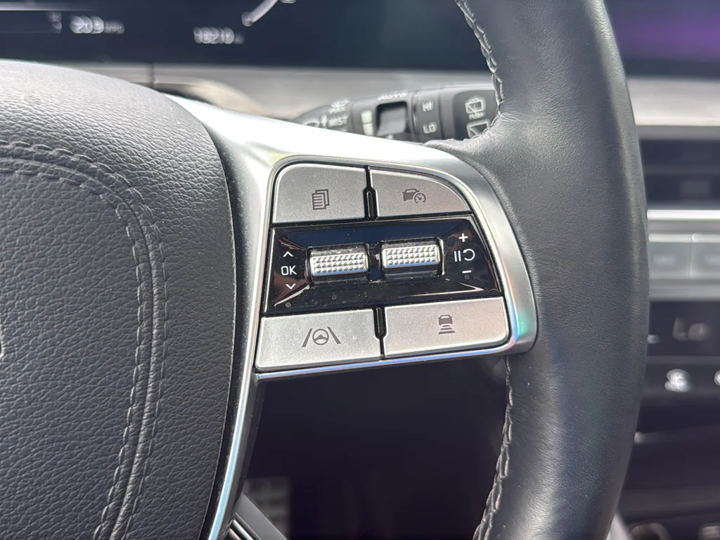Used 2024 White Kia SX-Prestige X-Pro image 22