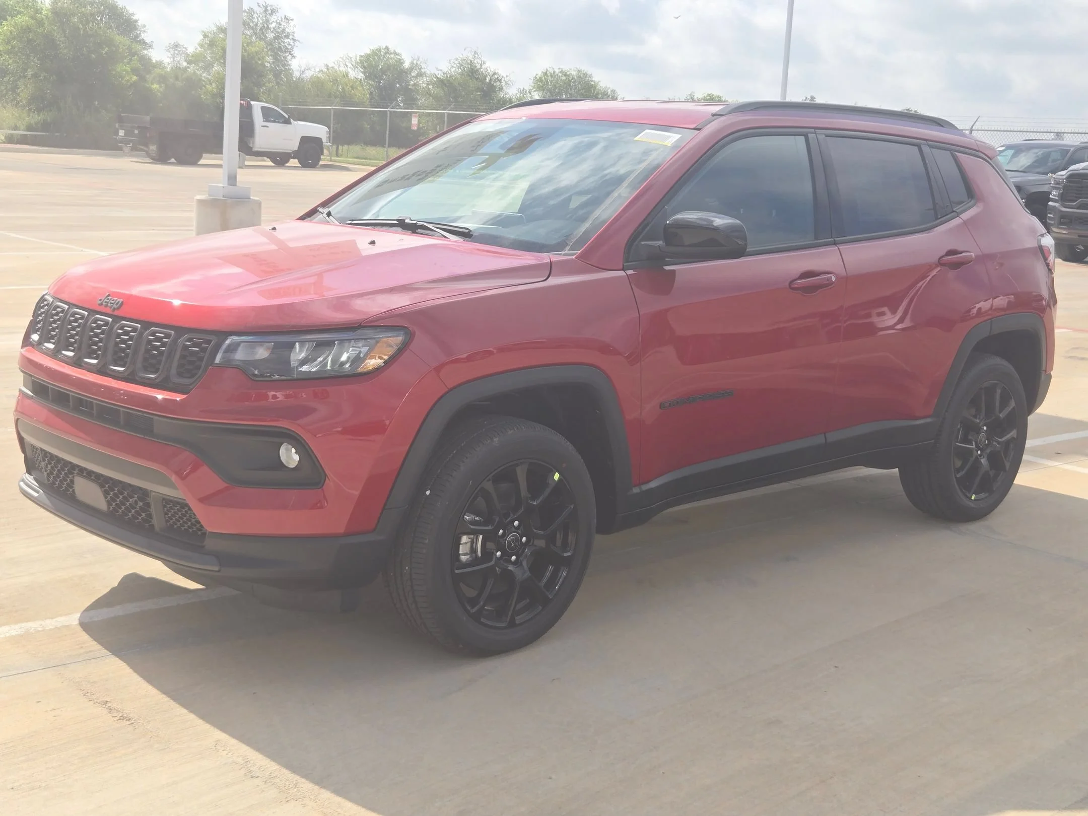 New 2026 Red Hot Pearl-Coat Exterior Paint Jeep Latitude image 7