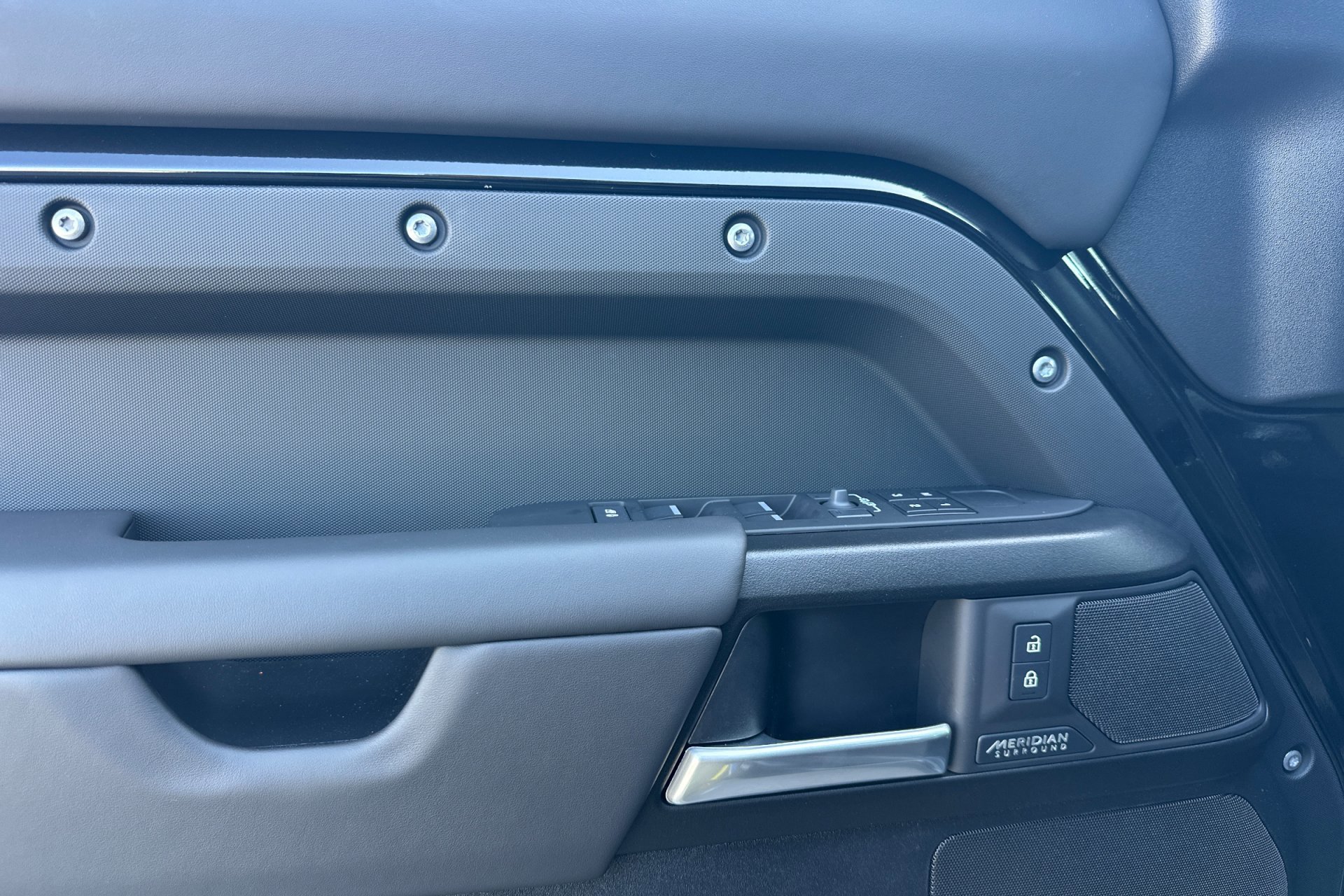 2026 Land Rover Defender V8 - Photo 14