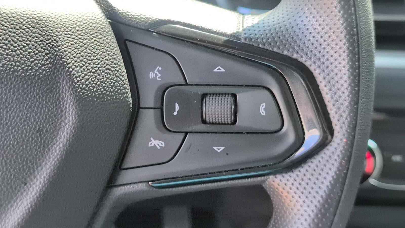 Used 2025 Cacti Green Chevrolet LT image 29