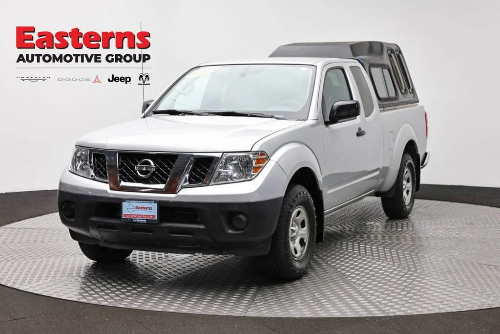 Used 2019 Silver Nissan S image 1