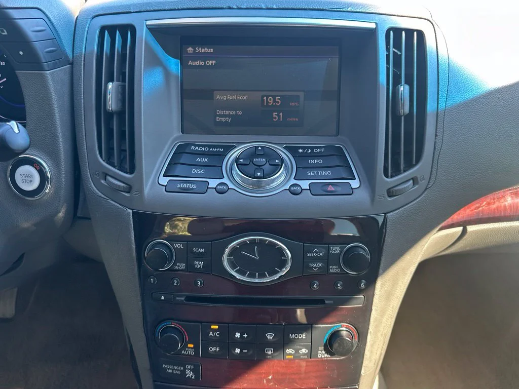 Used 2010 Moonlight White INFINITI Journey image 14