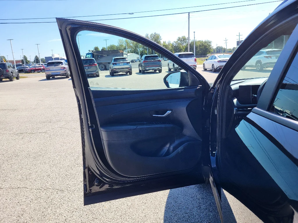 New 2027 Phantom Black Hyundai SEL Activity image 18