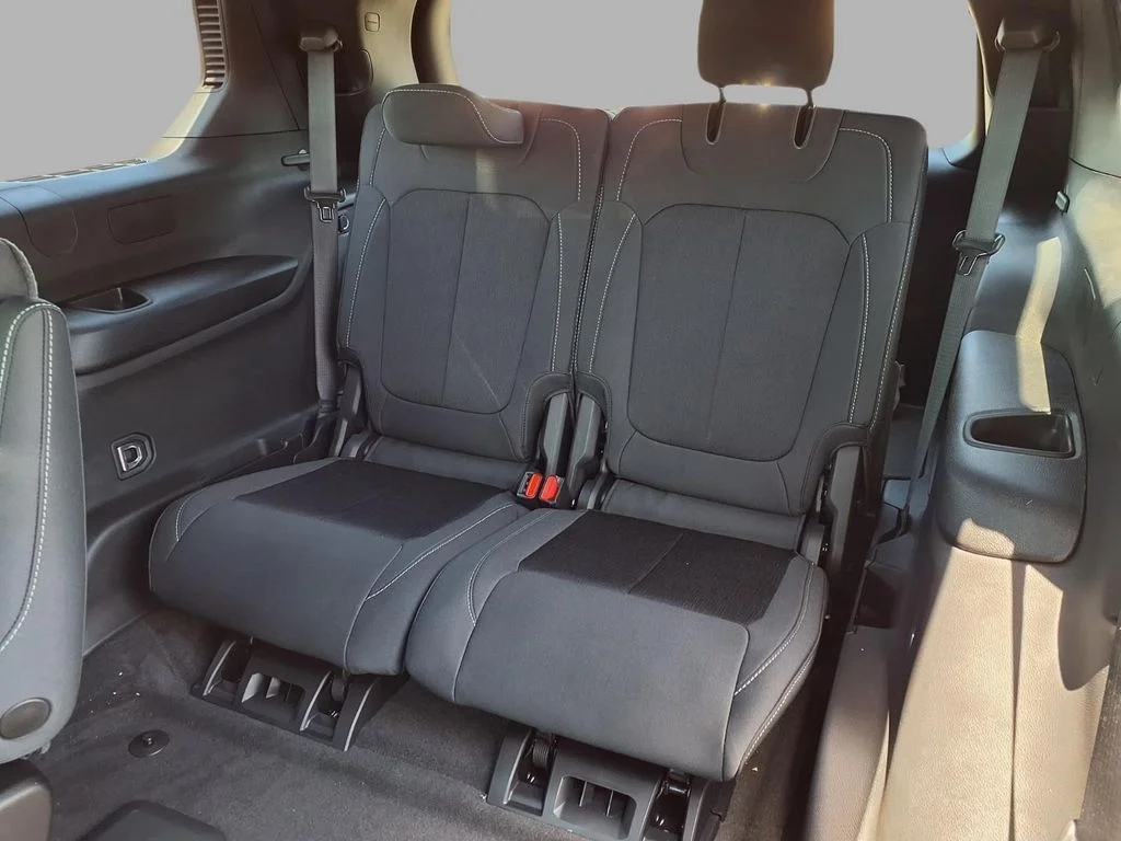 New 2026 Velvet Red Pearl-Coat Exterior Paint Jeep Laredo image 25