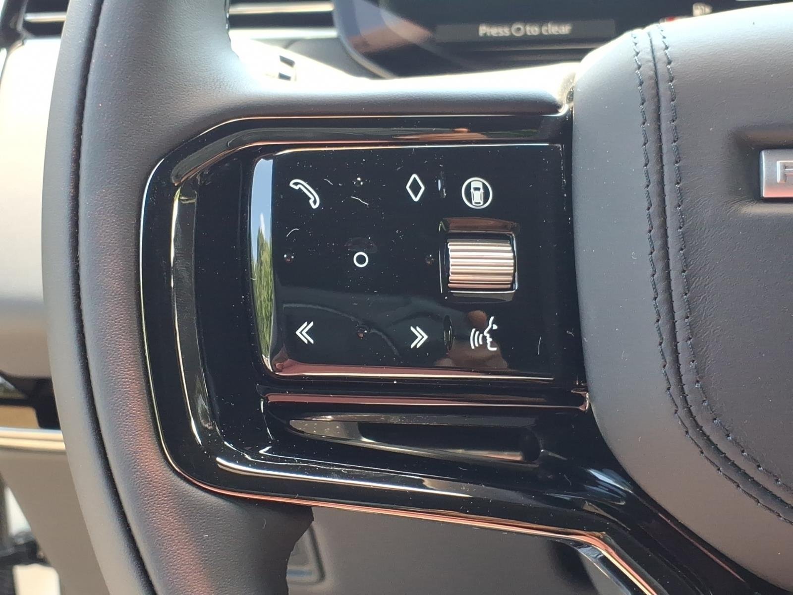 New 2026 Fuji White LAND ROVER Dynamic SE image 16