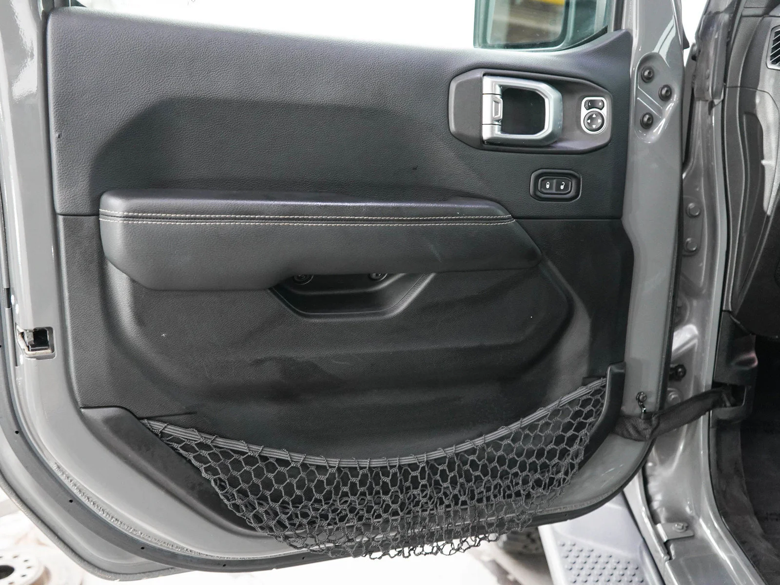 Used 2019 Sting-Gray Clearcoat Jeep Unlimited Sahara image 18