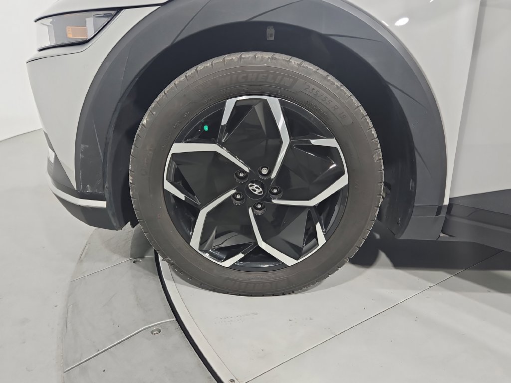 Certified Used 2024 Gray Hyundai SEL image 27