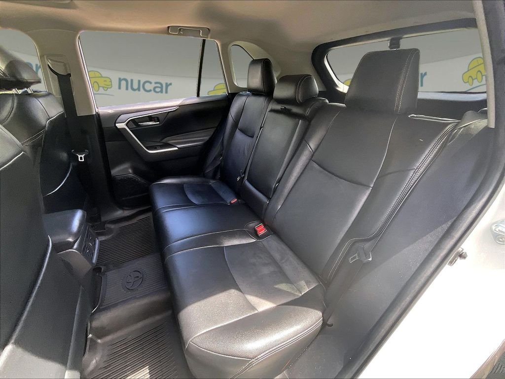 Used 2022 White Toyota XLE image 15