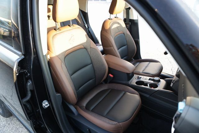New 2025 Shadow Black Ford Outer Banks® image 17