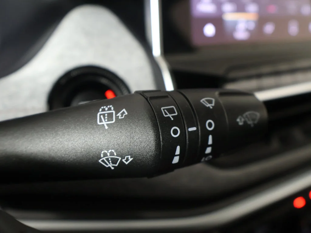 Used 2022 Black Jeep Latitude Lux image 37