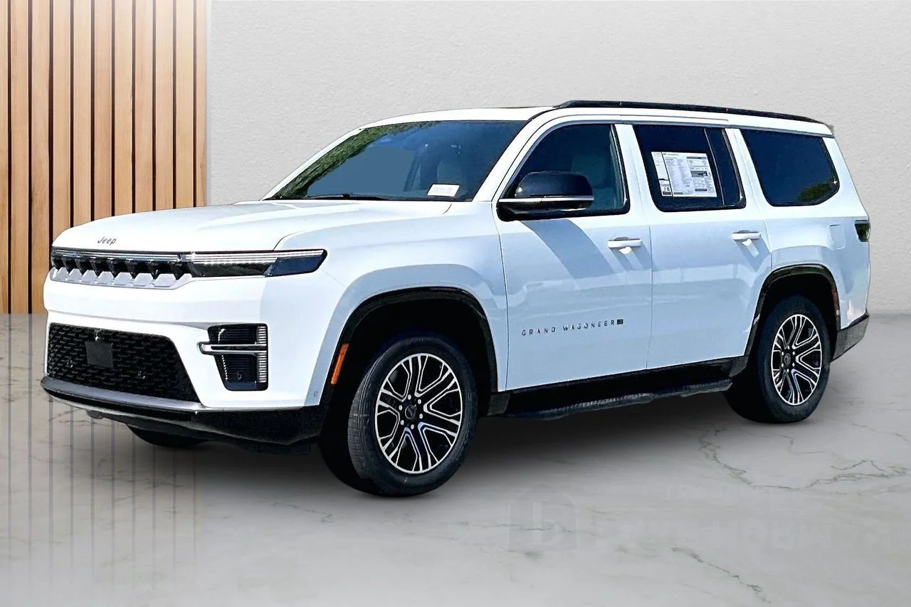 New 2026 Bright White Clear-Coat Exterior Paint Jeep  image 4