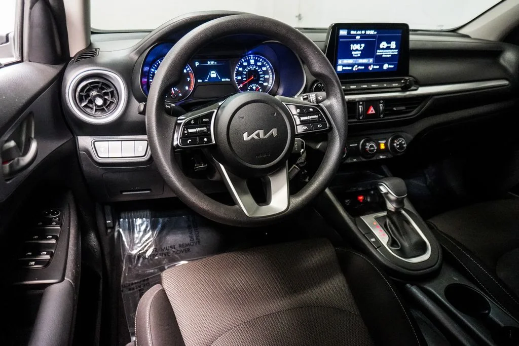 Used 2024 White Kia LXS image 11