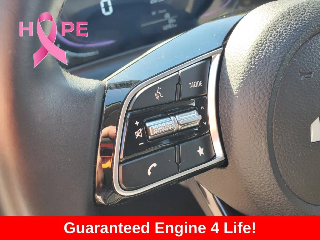 Used 2025 White Kia S image 9