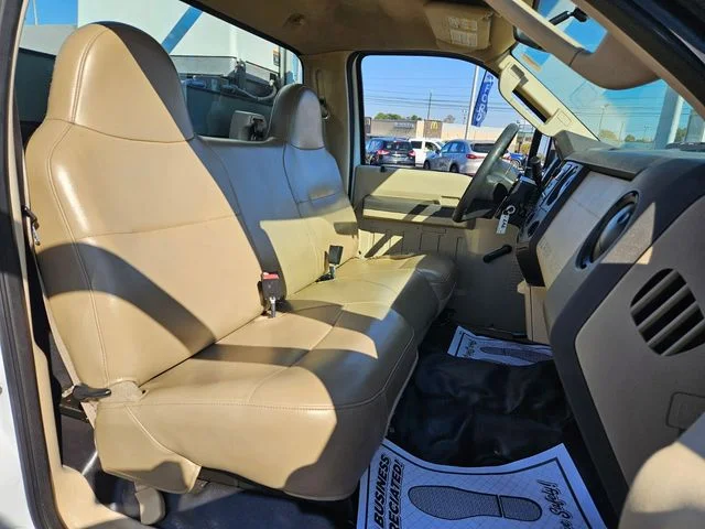 Used 2008 White Ford  image 19