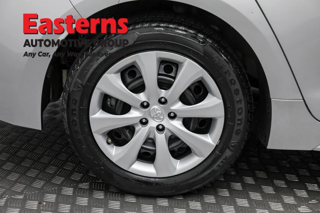 Used 2022 Silver Toyota LE image 28
