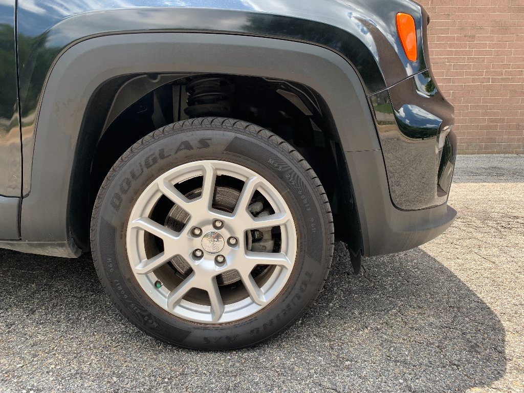Used 2021 Black Clearcoat Jeep Latitude image 15
